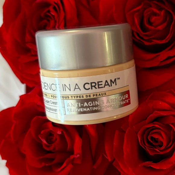 It Cosmetics Confidence in a Cream - Picture 5 of 5